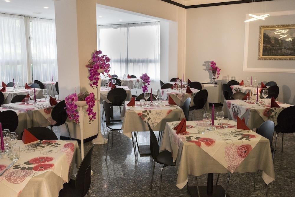 Hotel Vela D'Oro Riccione Exteriör bild