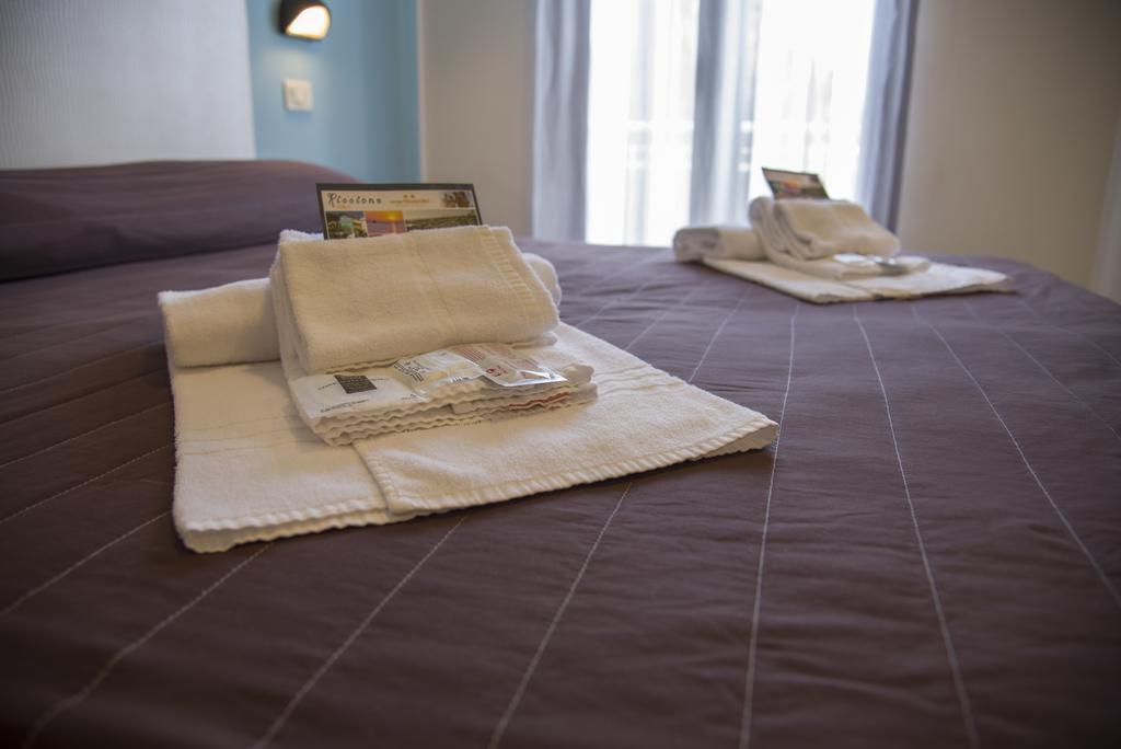 Hotel Vela D'Oro Riccione Exteriör bild