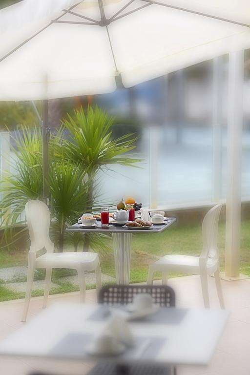 Hotel Vela D'Oro Riccione Exteriör bild