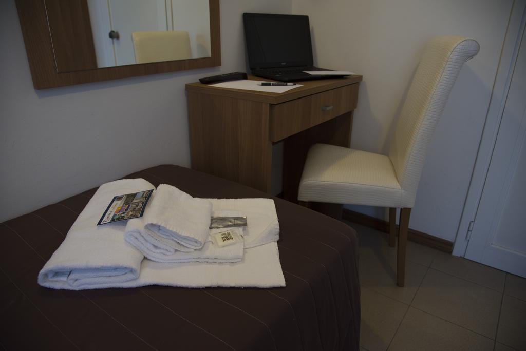 Hotel Vela D'Oro Riccione Exteriör bild