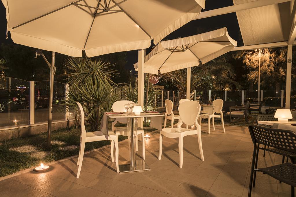 Hotel Vela D'Oro Riccione Exteriör bild