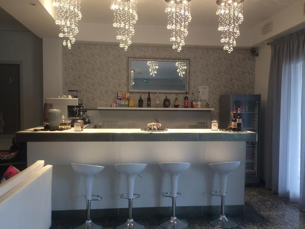 Hotel Vela D'Oro Riccione Exteriör bild