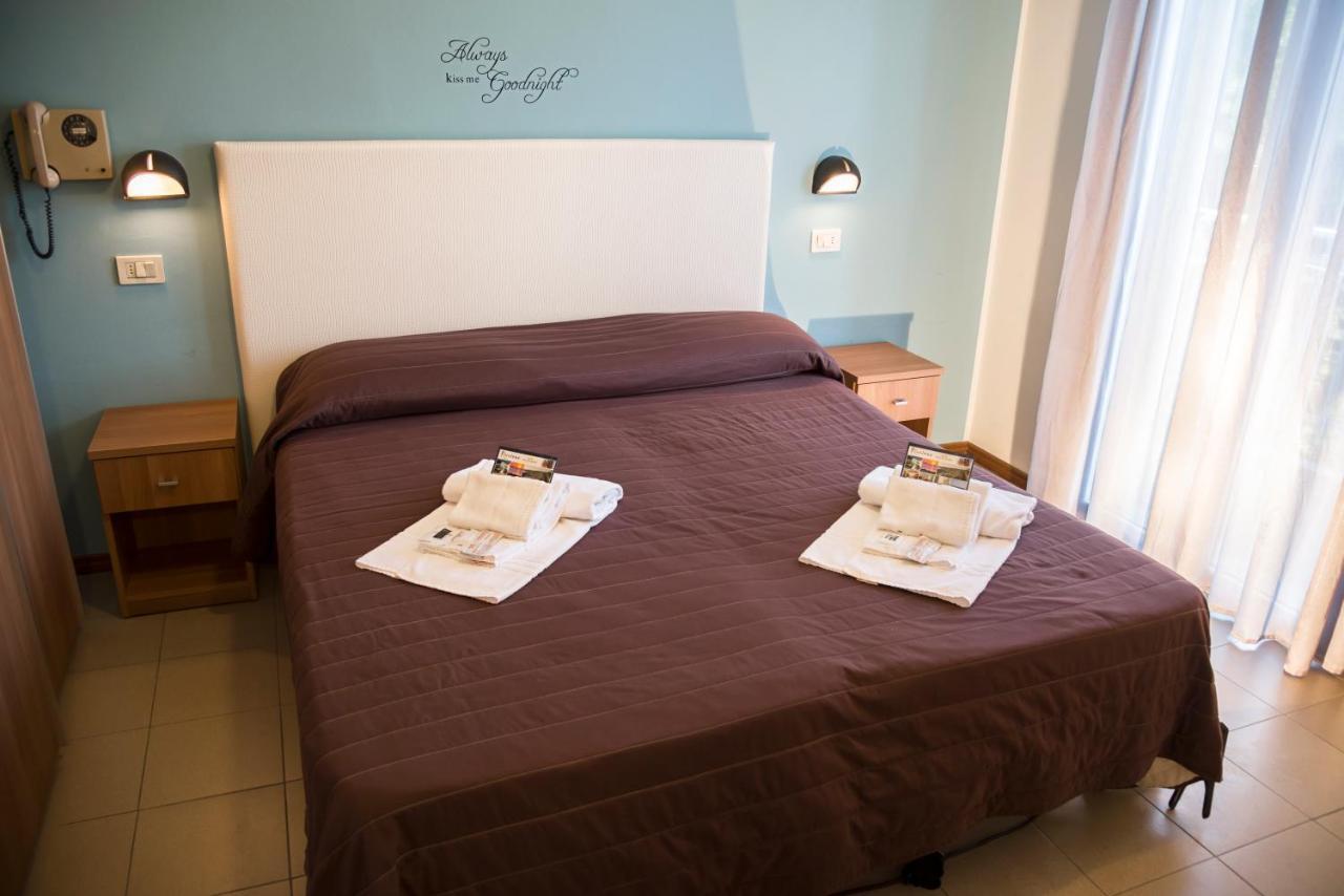 Hotel Vela D'Oro Riccione Exteriör bild
