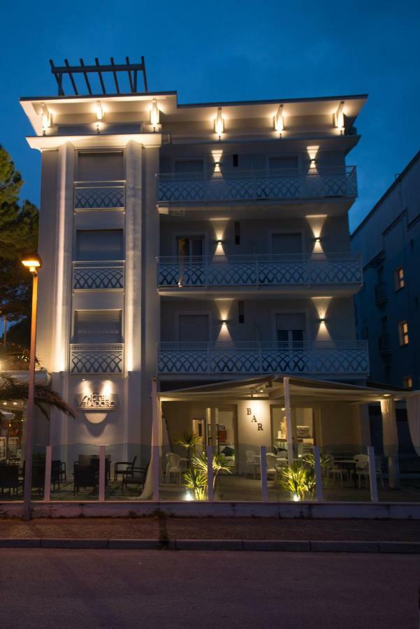 Hotel Vela D'Oro Riccione Exteriör bild