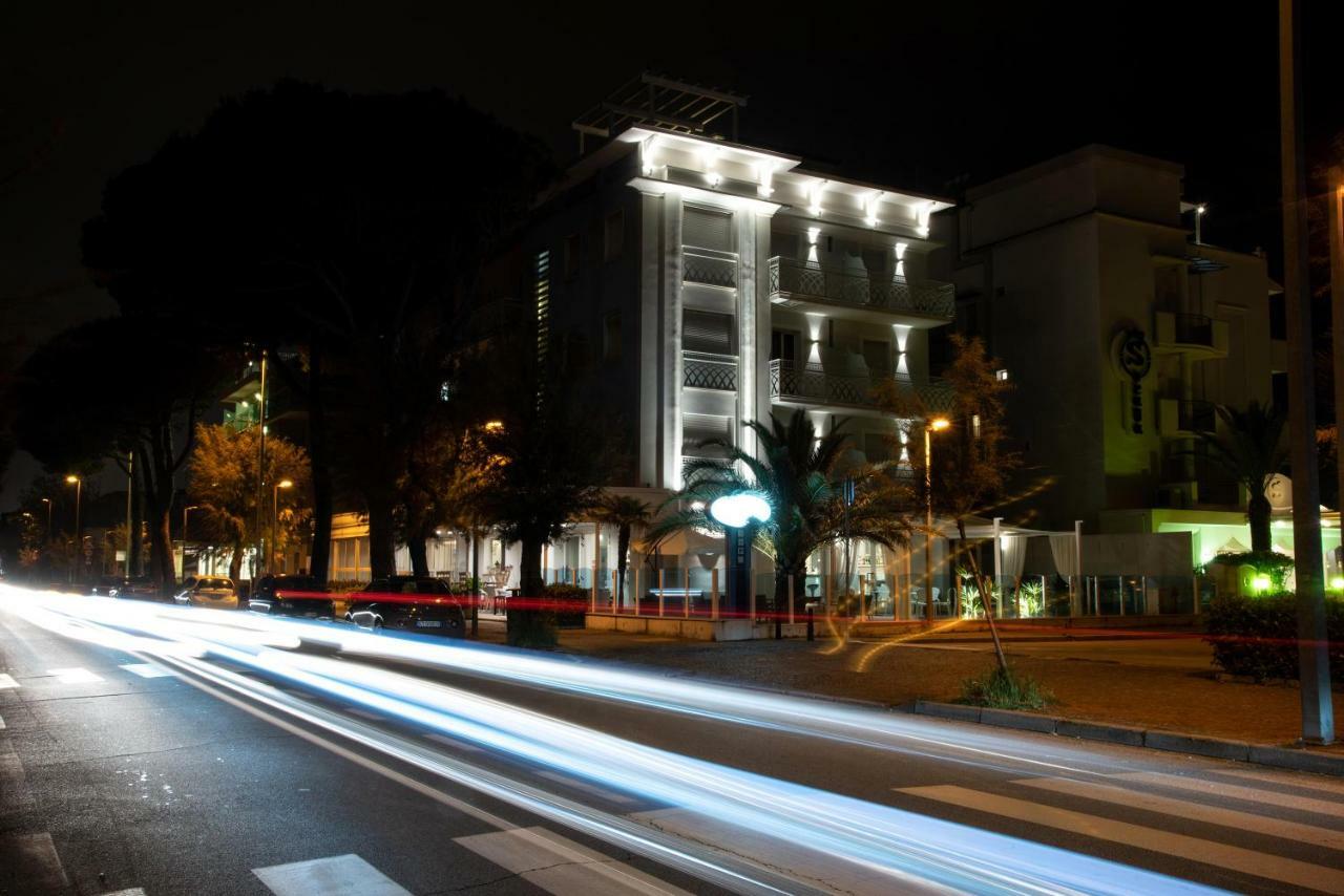 Hotel Vela D'Oro Riccione Exteriör bild