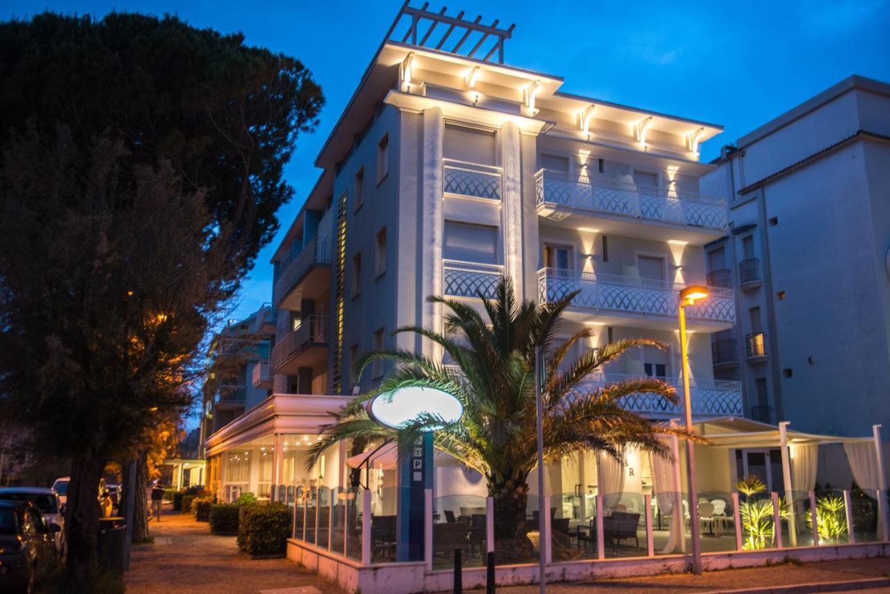 Hotel Vela D'Oro Riccione Exteriör bild