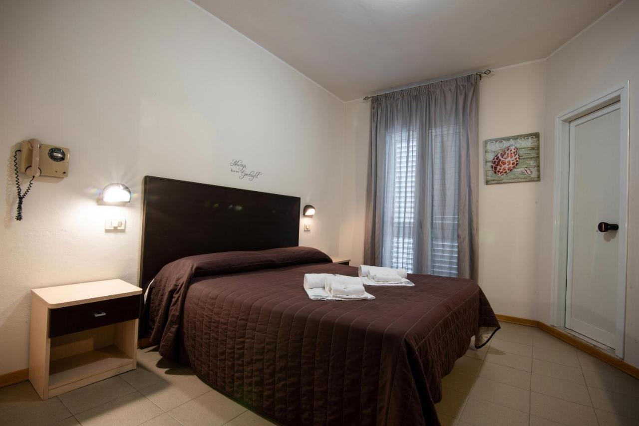 Hotel Vela D'Oro Riccione Exteriör bild