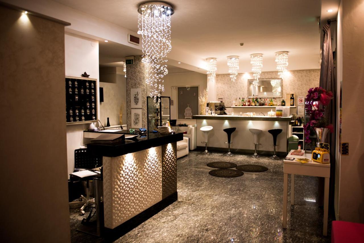 Hotel Vela D'Oro Riccione Exteriör bild